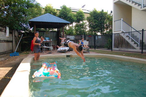 Cairns Sharehouse Apartment - Holiday Sunshine Coast 1