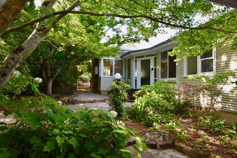 Calamandah House Of Blackheath - Sunshine Coast Tourism 0