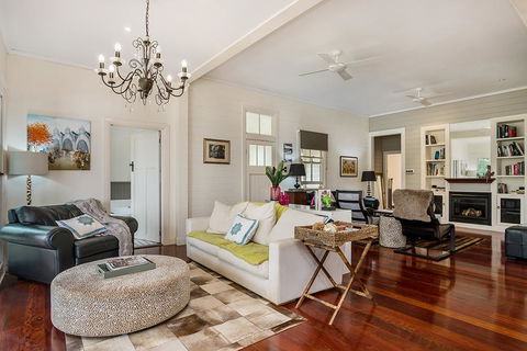Caledonia House - Sunshine Coast Tourism 1
