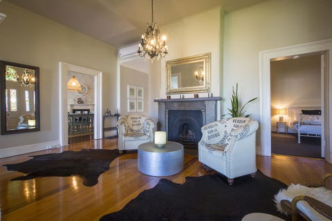 Camellia Cottage - Sunshine Coast Tourism 1