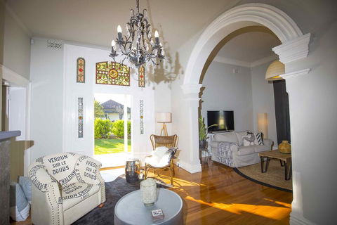 Camellia Cottage - Sunshine Coast Tourism 2