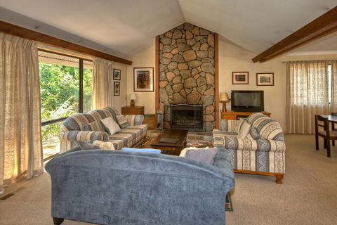 Camelot - Sunshine Coast Tourism 1