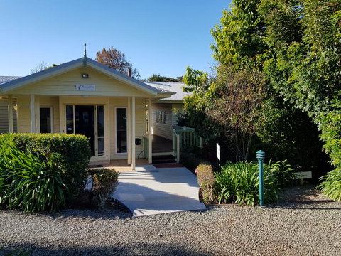 Camelot Cottages - Sunshine Coast Tourism 0