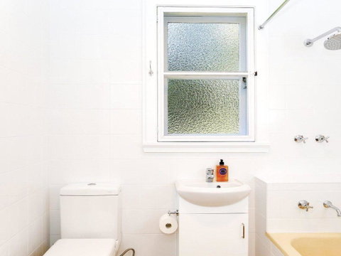 Canary Cottage - Fresh, Clean, Simple & Comfortable - Sunshine Coast Tourism 3