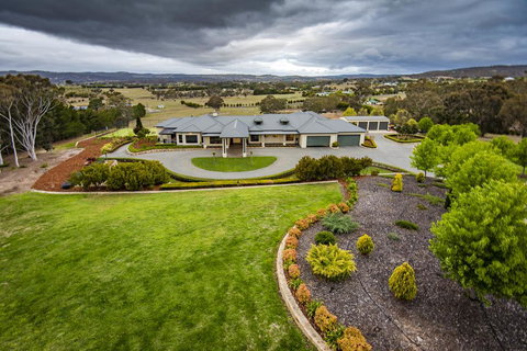Canberra Luxury Estate - Sunshine Coast Tourism 2
