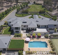 Canberra Luxury Estate - Holiday Sunshine Coast