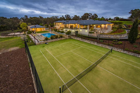 Canberra Luxury Estate - Sunshine Coast Tourism 3