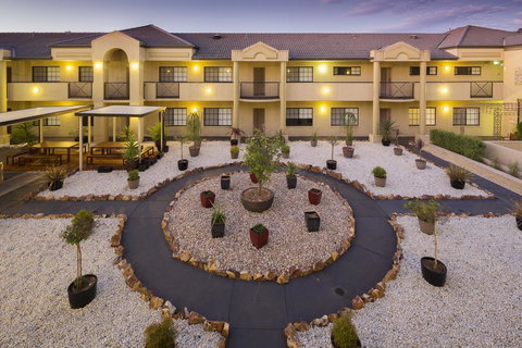 Canberra Parklands Central Apartment Hotel - Holiday Sunshine Coast 2