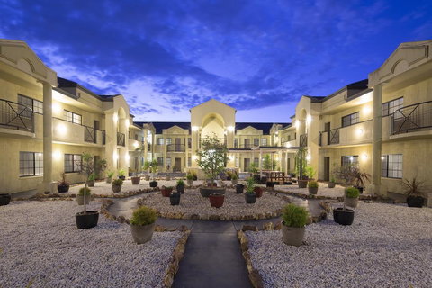 Canberra Parklands Central Apartment Hotel - Holiday Sunshine Coast 1