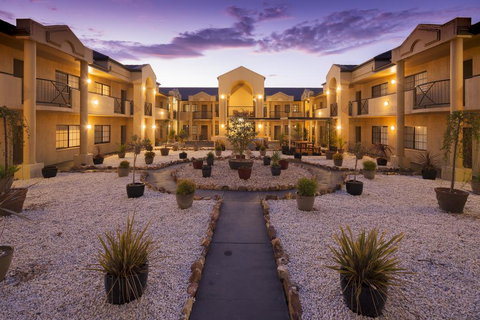 Canberra Parklands Central Apartment Hotel - Holiday Sunshine Coast 0