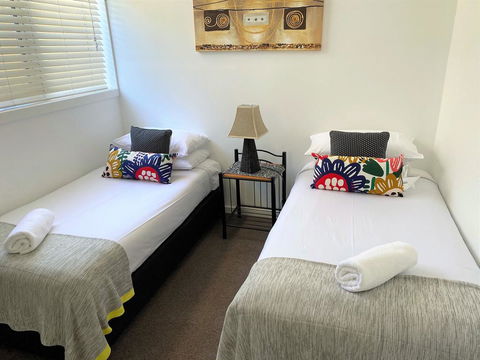 Canberra Short Term And Holiday Accommodation - Sunshine Coast Tourism 1