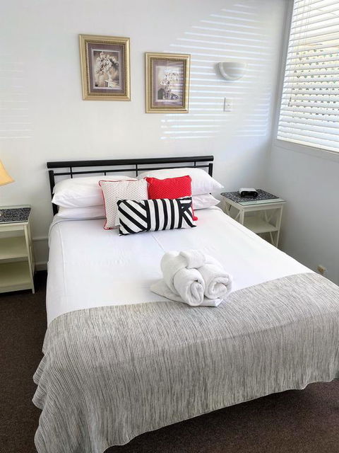 Canberra Short Term And Holiday Accommodation - Sunshine Coast Tourism 3