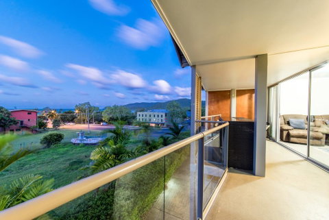 Candlelight - Airlie Beach - Sunshine Coast Tourism 2