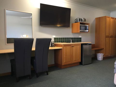 Cannon Park Motel - Sunshine Coast Tourism 3