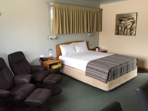Cannon Park Motel - Sunshine Coast Tourism 0