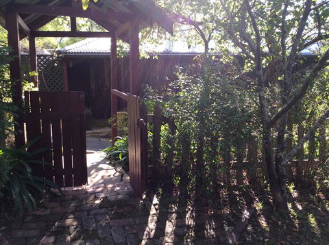 Capers Guesthouse, Barn And Cottage - Holiday Sunshine Coast 1