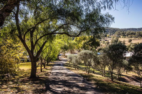 Capers Guesthouse, Barn And Cottage - Holiday Sunshine Coast 0
