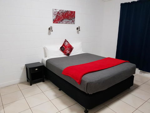 Capricorn Hotel - Sunshine Coast Tourism 3