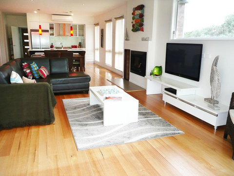 Captain's Cottage - Sunshine Coast Tourism 3