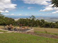 Captain's Lookout - elevated ocean views rural stay
