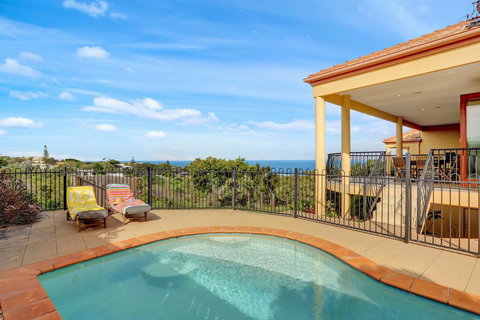 Captain's Retreat - Sunshine Coast Tourism 1