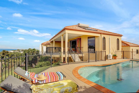 Captain's Retreat - Sunshine Coast Tourism 3