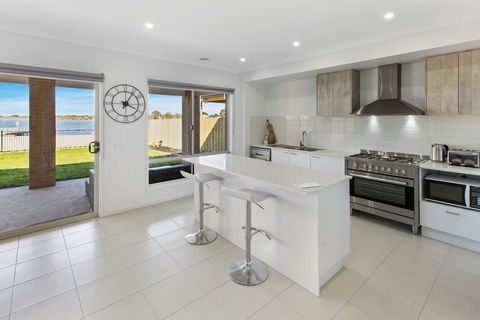 Captains Hideaway - Jetty Berth And Pet Friendly - Sunshine Coast Tourism 1