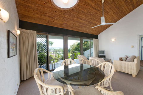 Caralina Court - Sunshine Coast Tourism 1