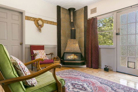Carinya Cottage - Sunshine Coast Tourism 0
