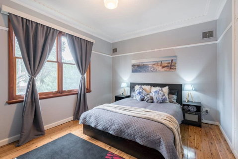 Carramar CozyHome 1minStation 5Bdrms1.5bathSleeps8 - Sunshine Coast Tourism 0