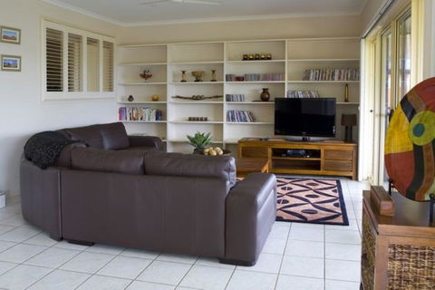 Casa Al Lago - Sunshine Coast Tourism 2