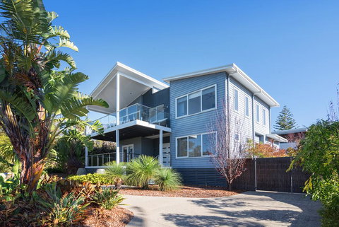 CASA AZZURRA - Holiday Sunshine Coast 1