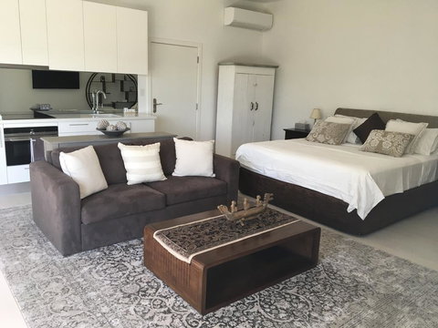 Casablanca, Peaceful Couples Retreat, Avalon Beach - Holiday Sunshine Coast 1