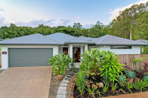 Castaways - Palm Cove - Sunshine Coast Tourism 1