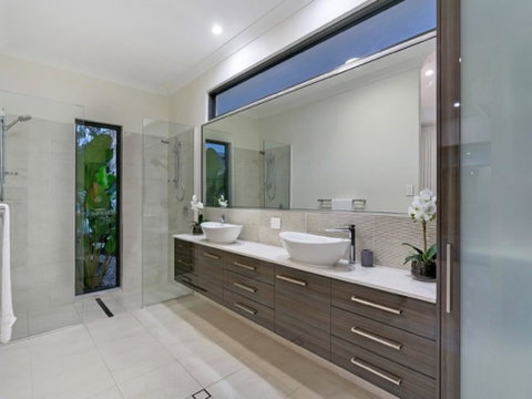 Castaways - Palm Cove - Sunshine Coast Tourism 2