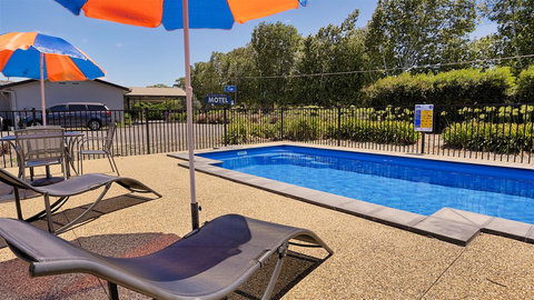 Castle Creek Motel - Sunshine Coast Tourism 3