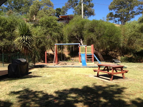 Castle Motel - Sunshine Coast Tourism 1