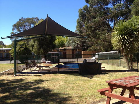 Castle Motel - Sunshine Coast Tourism 0