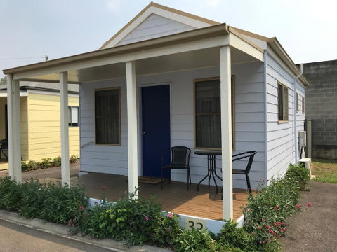 Castlemaine Central Cabin & Van Park - Sunshine Coast Tourism 3