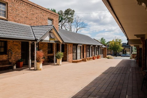 Castlemaine Colonial Motel - Sunshine Coast Tourism 1
