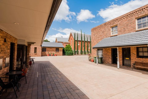 Castlemaine Colonial Motel - Sunshine Coast Tourism 3