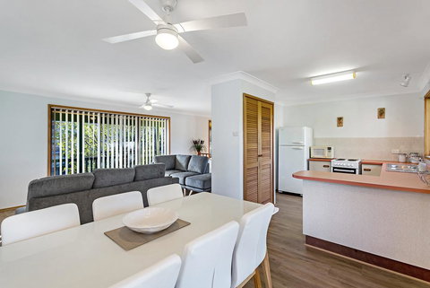 Catalina 12 Holiday House - Walk To Beaches - Sunshine Coast Tourism 0