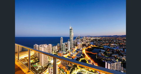 Cavill Avenue Luxury Private Apartments - Sunshine Coast Tourism 1