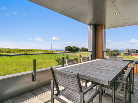 Cayley - Sunshine Coast Tourism 2