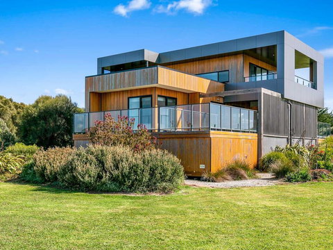 Cayley - Sunshine Coast Tourism 1