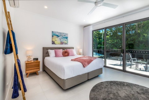 Cedar & Sea - Sunshine Coast Tourism 1