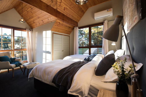 Cedar And Stone - Sunshine Coast Tourism 3