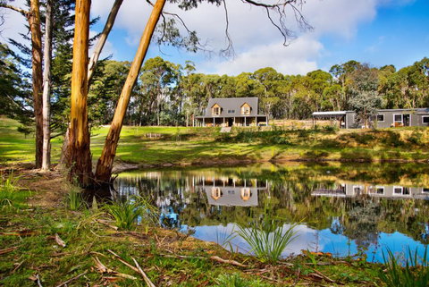 Cedar And Stone - Sunshine Coast Tourism 1