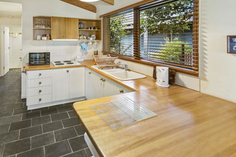 Cedar Cottage - Close To Water And Pet Friendly - Sunshine Coast Tourism 0