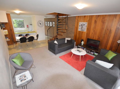 Cedar Holiday Units - Apartment 4 - Sunshine Coast Tourism 3